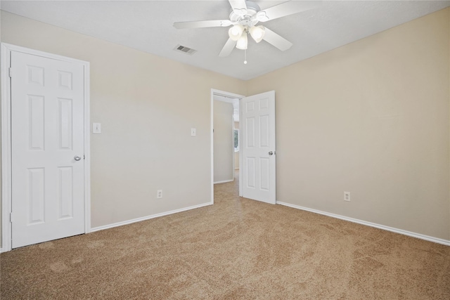 carpeted empty room featuring ceiling fan