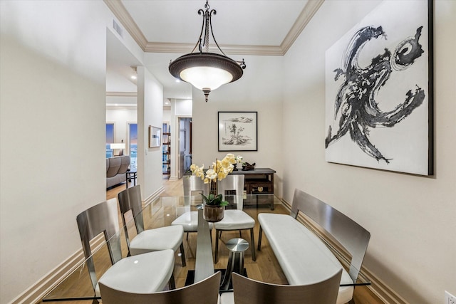 3388 Sage Rd Unit 2401, Houston, TX 77056 - dining area featuring wood finished floors, crown molding, and baseboards