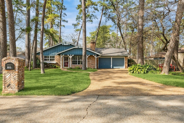 view of front facade featuring a front yard and a garage