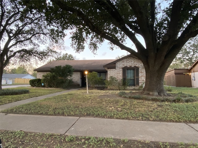 single story home featuring a front yard