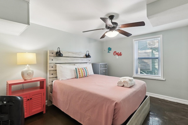 bedroom with a ceiling fan and baseboards