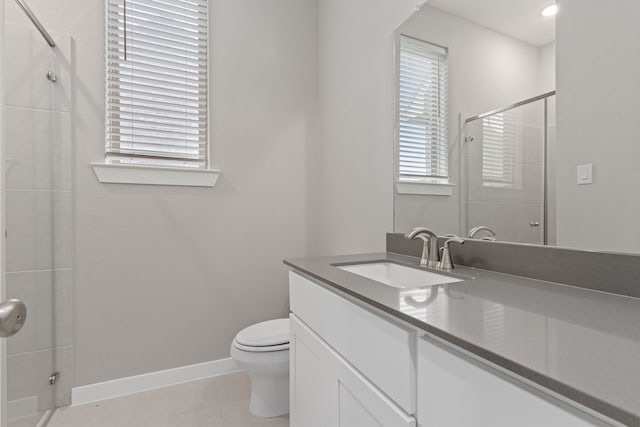 full bathroom featuring toilet, a tile shower, vanity, tile patterned flooring, and baseboards