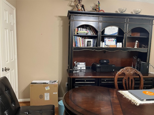 office area featuring baseboards