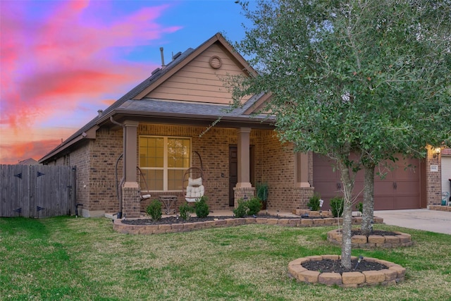 view of front of home featuring a lawn