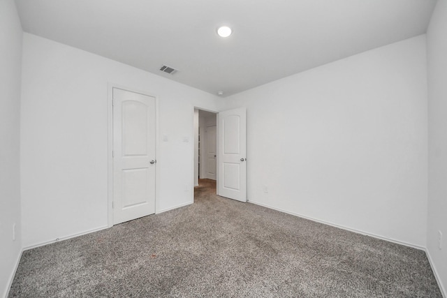 unfurnished room with carpet