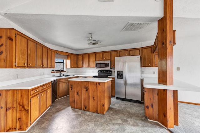 40 Pecan Cv, Coldspring, TX 77331 - kitchen featuring sink, a kitchen island, and black appliances