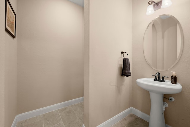 bathroom with baseboards