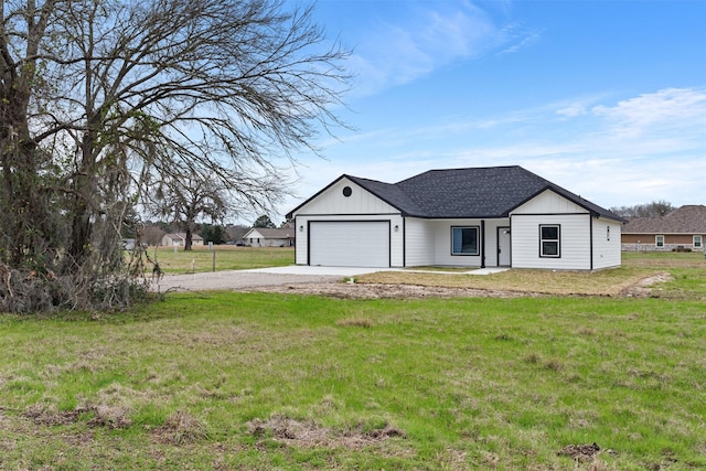 view of front of home featuring a garage and a front yard