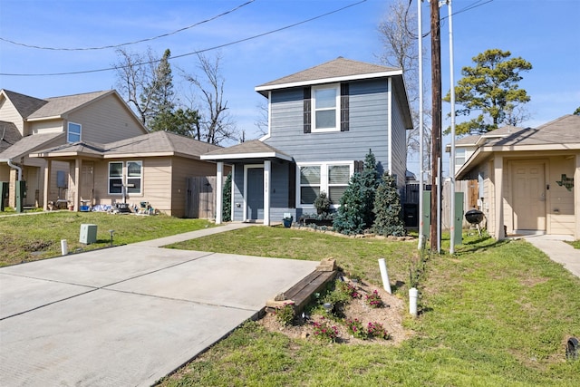 front facade featuring a front yard