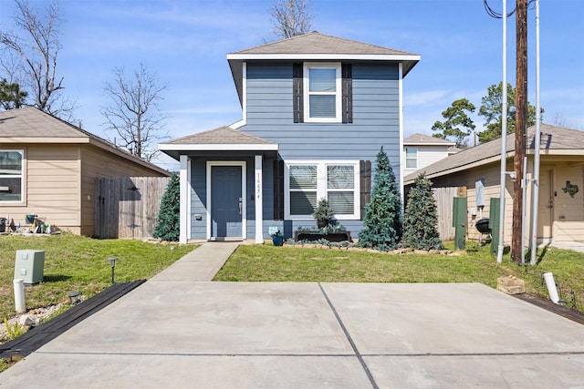 front of property with a front lawn