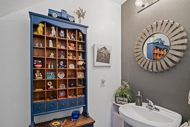 bathroom featuring sink