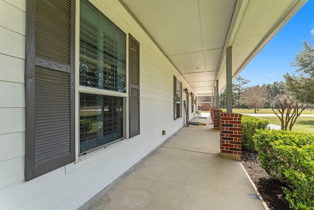 view of patio / terrace with covered porch