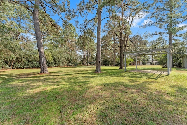 view of yard with a pergola