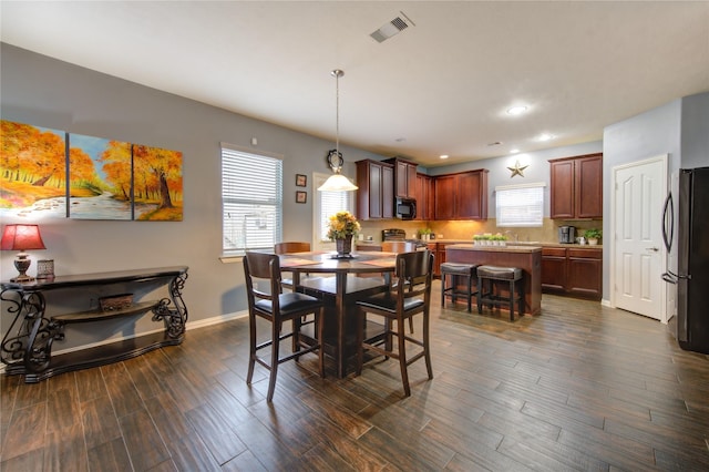 dining room featuring recessed lighting, visible vents, dark wood finished floors, and baseboards