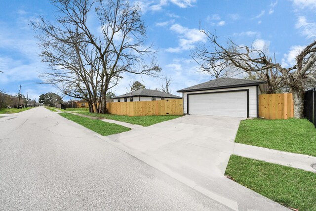 5879 Belcrest St, Houston, TX 77033 - view of front of property with concrete driveway
