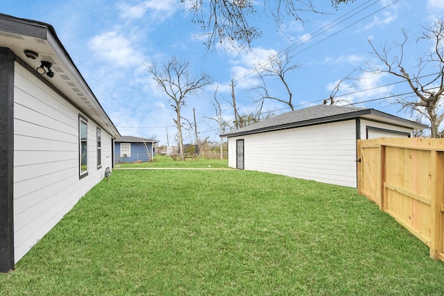 5879 Belcrest St, Houston, TX 77033 - view of yard