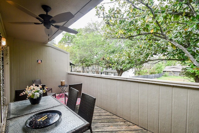 balcony featuring ceiling fan