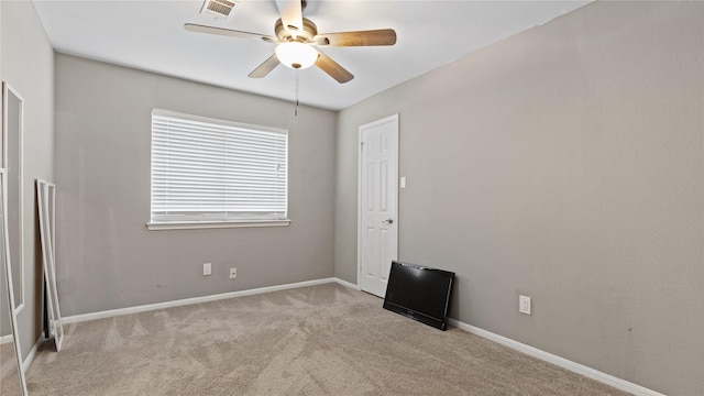 carpeted empty room featuring ceiling fan