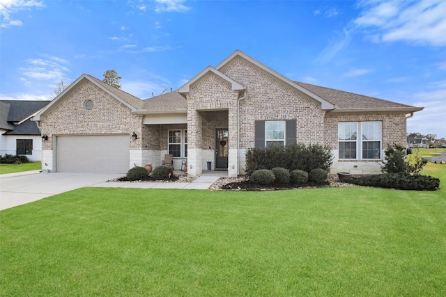 view of front of home featuring a front lawn and a garage