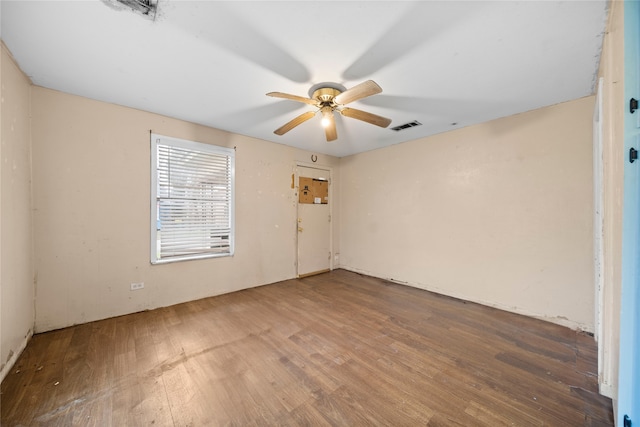 unfurnished room featuring wood-type flooring and ceiling fan