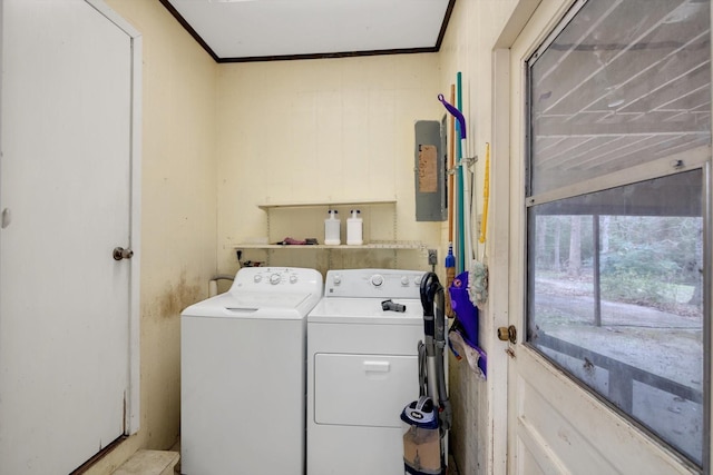 laundry area featuring crown molding and independent washer and dryer