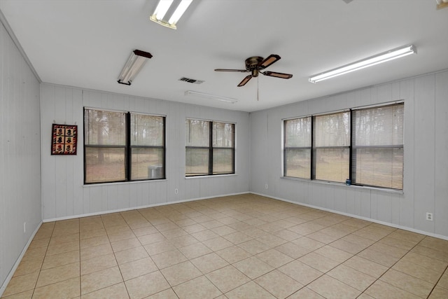 empty room featuring ceiling fan