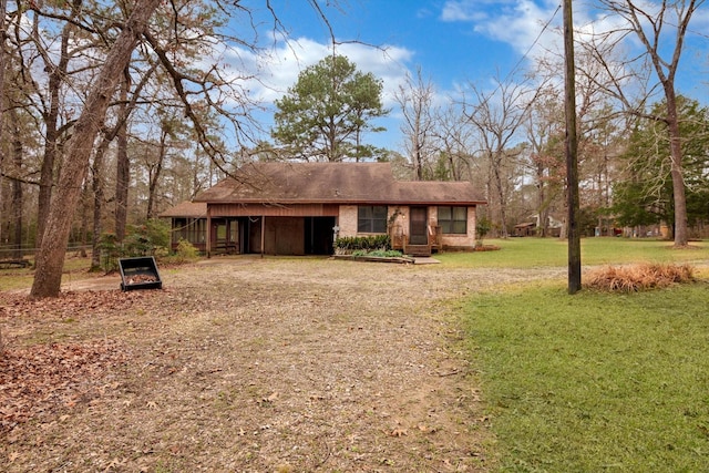 view of front of home with a front lawn