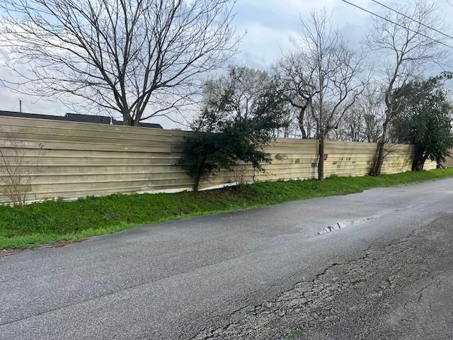 6306 Scarlet Dr, Houston, TX 77048