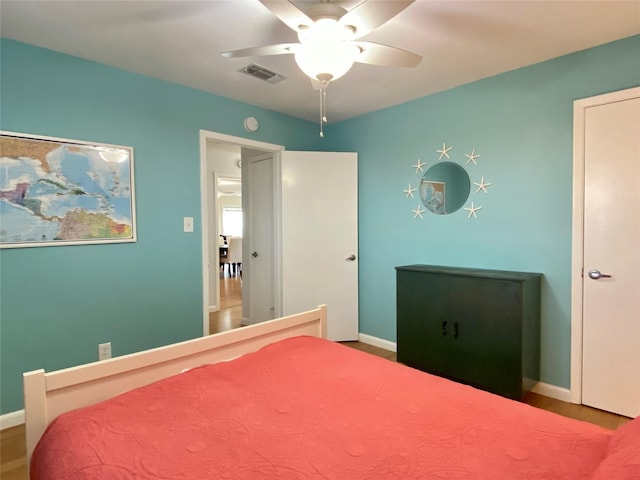 bedroom featuring ceiling fan