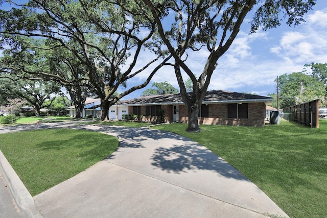 single story home with a front yard