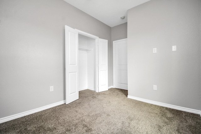 unfurnished bedroom with carpet flooring and a closet