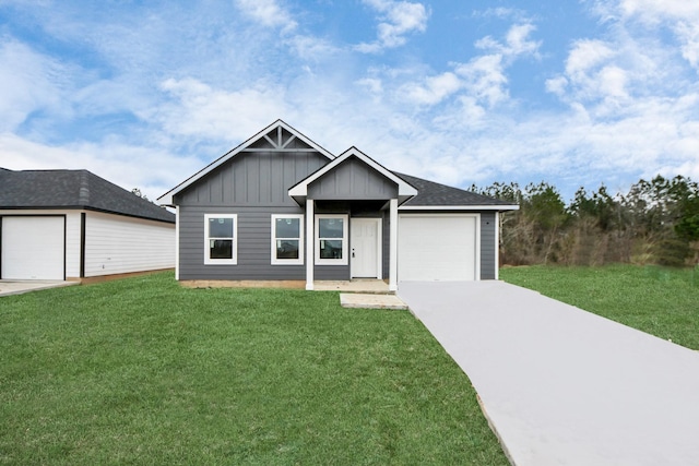 view of front of house featuring a garage and a front lawn