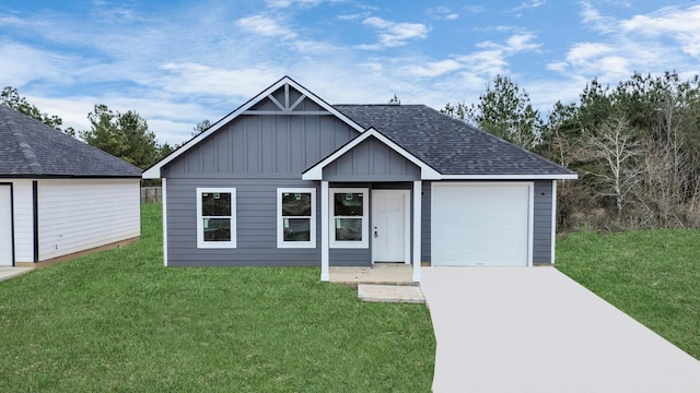 view of front of property featuring a garage, an outdoor structure, and a front yard