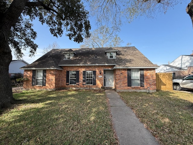 view of front facade featuring a front yard