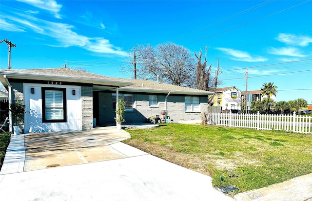 view of front of home featuring fence, a front lawn, and brick siding