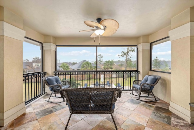 sunroom with ceiling fan