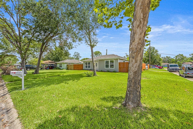 view of front of home featuring a front yard