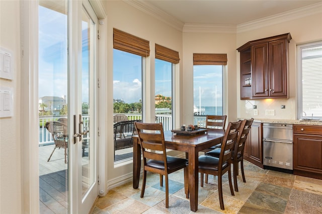 dining room with crown molding