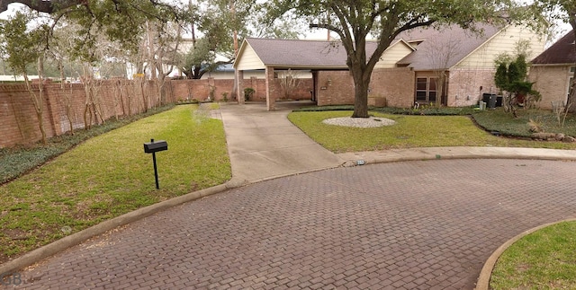 view of front facade featuring a front yard