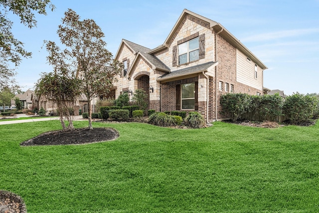 view of front facade with a front yard