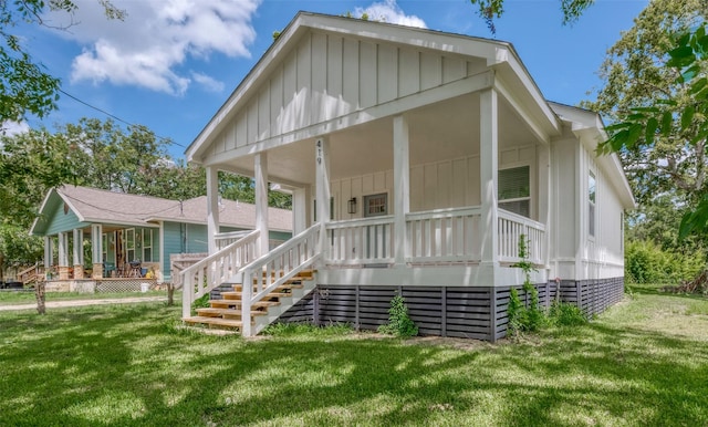 view of front facade with a porch and a front lawn