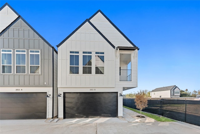 view of front facade featuring a garage