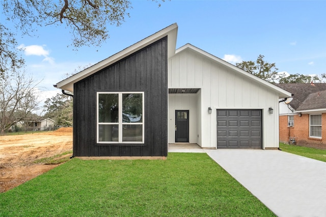 modern inspired farmhouse featuring a garage and a front lawn