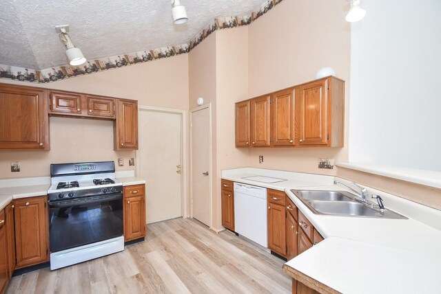 1478 Willow Wisp Dr, Missouri City, TX 77489 - kitchen with gas range, dishwasher, a sink, light wood finished floors, and light countertops