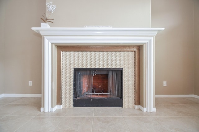 room details featuring a fireplace