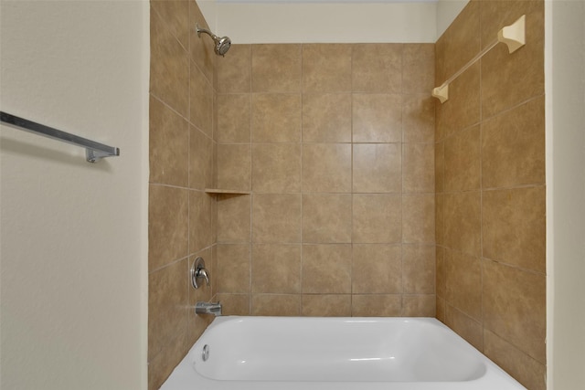 bathroom featuring tiled shower / bath combo