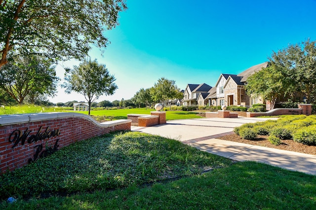 view of yard featuring a residential view