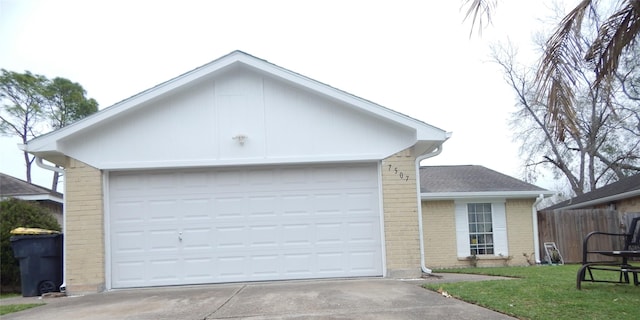 view of front facade with a front lawn