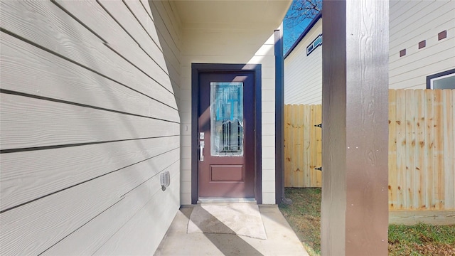 entrance to property with fence