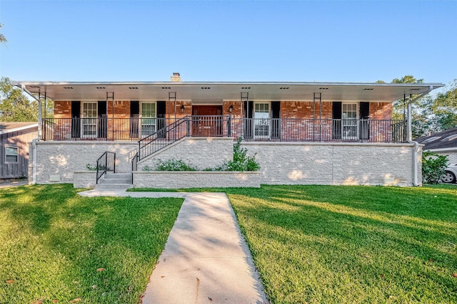 view of front of house with covered porch and a front lawn